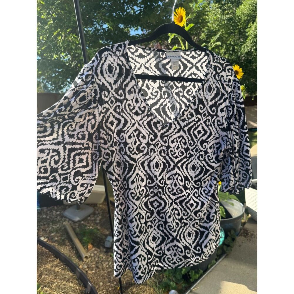 Chico's Black and White Top Short Bell Sleeve Sz 2
